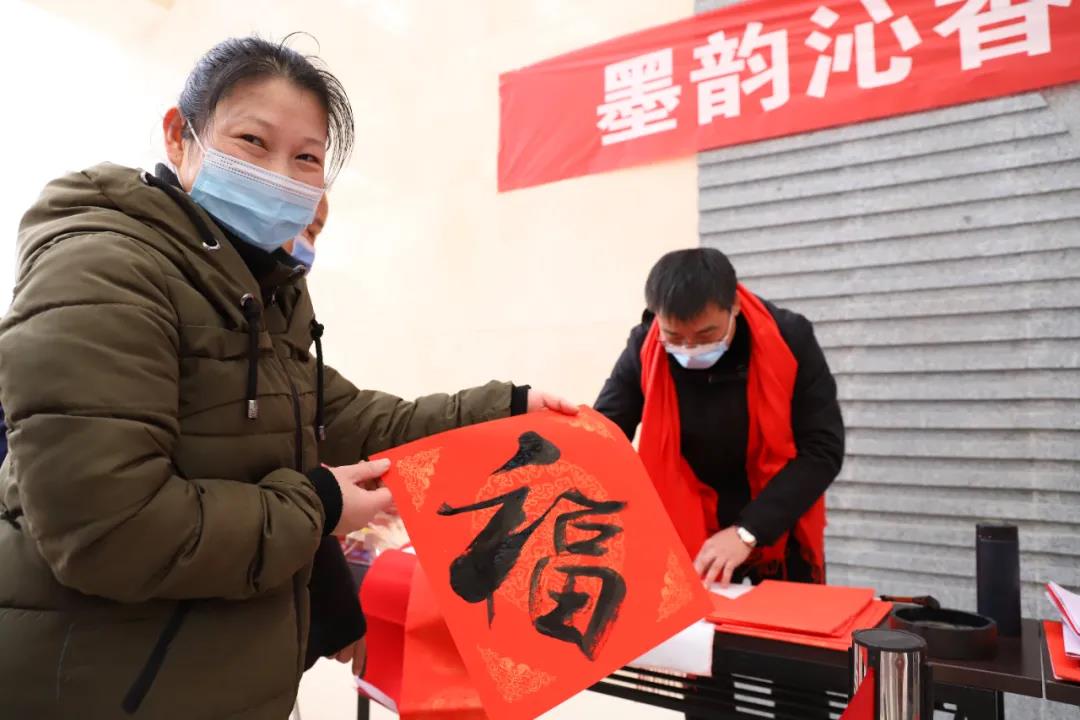 【翰墨迎春】宿遷市(shì)書法家協會書法家走進市(shì)鍾吾醫(yī)院寫春聯、送祝福(圖4)