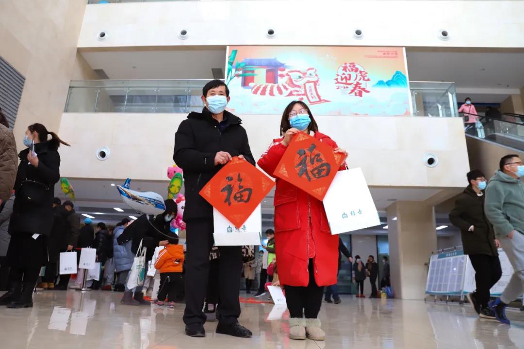 【翰墨迎春】宿遷市(shì)書法家協會書法家走進市(shì)鍾吾醫(yī)院寫春聯、送祝福(圖5)